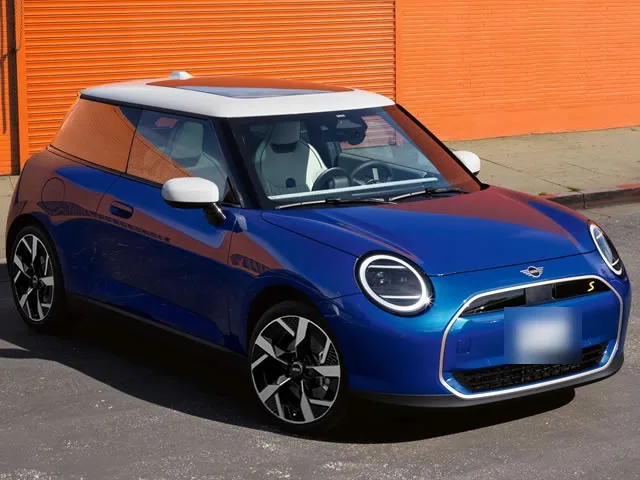 Mini COOPER SE 3p (Elétrico) 2024 – Diagonal Frontal · Foto: MINI