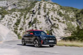 Mini COOPER Countryman ALL4 2.0 Turbo Aut 2025 – Diagonal Frontal · Foto: BMW Group