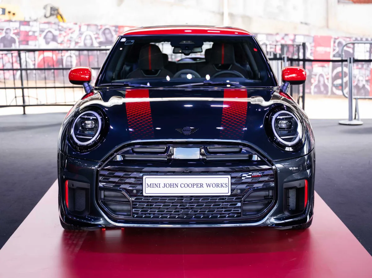 Mini Cooper John Works 2.0 2027 – Frontal · Foto: BMW Group