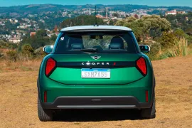 Mini Cooper S 2.0 (2 portas) 2025 – Traseira · Foto: BMW Group
