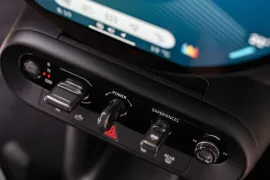 Mini COOPER E 3p (Elétrico) 2024 – Detalhe Interno · Foto: MINI