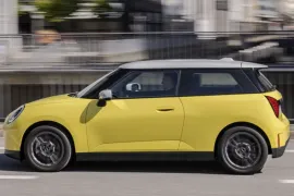 Mini COOPER E 3p (Elétrico) 2024 – Lateral · Foto: MINI