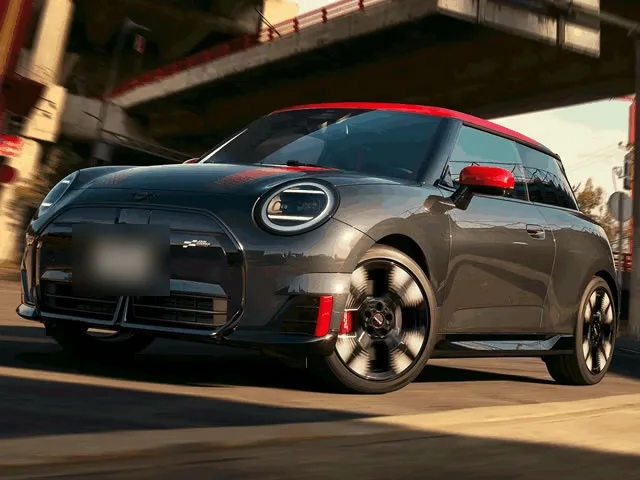 Mini COOPER John Works E 3p 2025 – Diagonal Frontal · Foto: MINI