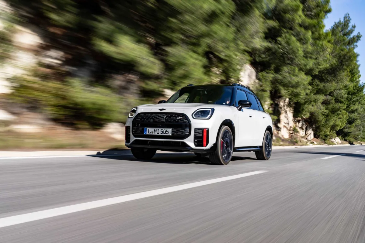 Mini Countryman John Cooper Works ALL4 2.0 2025 – Diagonal Frontal · Foto: BMW Group