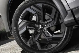 Mitsubishi Eclipse Cross HPE-S Black 1.5 16V AWC TB 165cv Aut 2027 – Roda · Foto: Mitsubishi