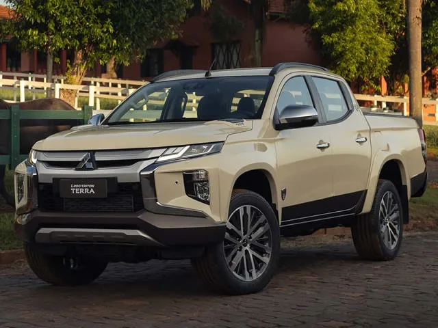 Mitsubishi L200 Tri. S.Terra HPE-S 2.4 4x4 Die. Aut 2025 – Diagonal Frontal · Foto: Mitsubishi