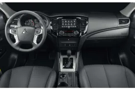 Mitsubishi L200 Tri. S.Urban HPE-S 2.4 4x4 Die. Aut 2025 – Painel · Foto: Mitsubishi