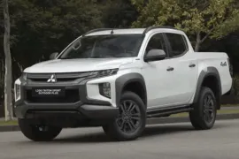 Mitsubishi L200 Tri. S. Outd. Plus 2.4 4x4 Die. Aut 2025 – Diagonal Frontal · Foto: Mitsubishi