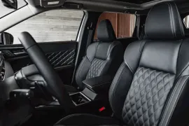 Mitsubishi OUTLANDER HPE-S 2.4 4x4 Aut (Híbrido) 2026 – Bancos da Frente · Foto: Mitsubishi