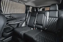 Mitsubishi OUTLANDER HPE-S 2.4 4x4 Aut (Híbrido) 2026 – Bancos de Trás · Foto: Mitsubishi