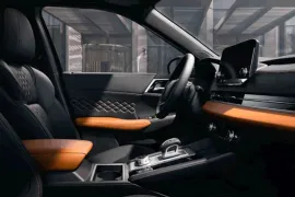 Mitsubishi OUTLANDER Signature 2.4 4x4 Aut (Híb) 2026 – Bancos da Frente · Foto: Mitsubishi