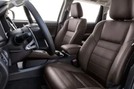 Mitsubishi Pajero Sport Le.Black 2.4 4x4 (Die) Aut 2024 – Bancos da Frente · Foto: Mitsubishi