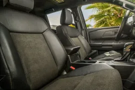 Mitsubishi Triton GLS Tarmac 2.4 CD TB Aut 2027 – Bancos da Frente · Foto: Mitsubishi Motors