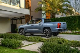 Mitsubishi Triton GLS Tarmac 2.4 CD TB Aut 2027 – Lateral · Foto: Mitsubishi Motors