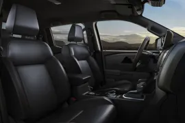 Mitsubishi Triton Katana 2.4 CD 4x4 TB Diesel Aut 2027 – Bancos da Frente · Foto: Mitsubishi