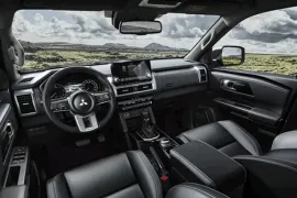 Mitsubishi Triton HPE 2.4 CD 4x4 TB Diesel Aut 2025 – Interior · Foto: Mitsubishi