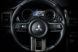 Mitsubishi Triton Katana 2.4 CD 4x4 TB Diesel Aut 2025 – Volante · Foto: Mitsubishi