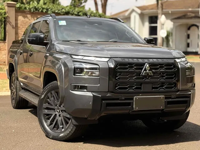 Mitsubishi Triton SR80 2.4 CD 4x4 TB Aut 2026 – Diagonal Frontal · Foto: Divulgação