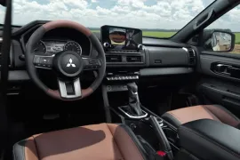 Mitsubishi Triton Terra 2.4 CD 4x4 TB Diesel Aut 2027 – Interior · Foto: Mitsubishi