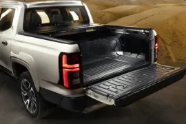 Mitsubishi Triton Terra 2.4 CD 4x4 TB Diesel Aut 2027 – Porta-Malas · Foto: Mitsubishi