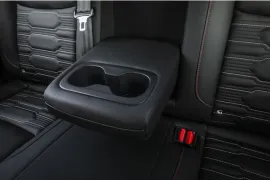 Nissan Frontier Pro-4X 2.3 AT 2026 – Bancos de Trás · Foto: Nissan