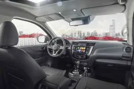 Nissan Frontier Pro-4X 2.3 AT 2026 – Interior · Foto: Nissan