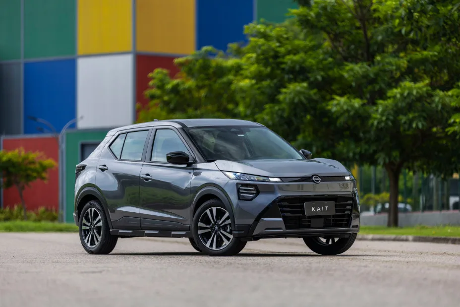 Nissan Kait Sense Plus 1.6 16v Aut 2026 – Diagonal Frontal · Foto: Nissan