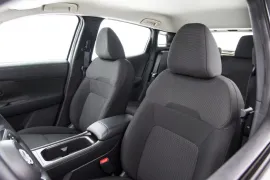 Nissan KICKS Sense 1.0 Turbo Flex Aut 2026 – Bancos da Frente · Foto: Nissan