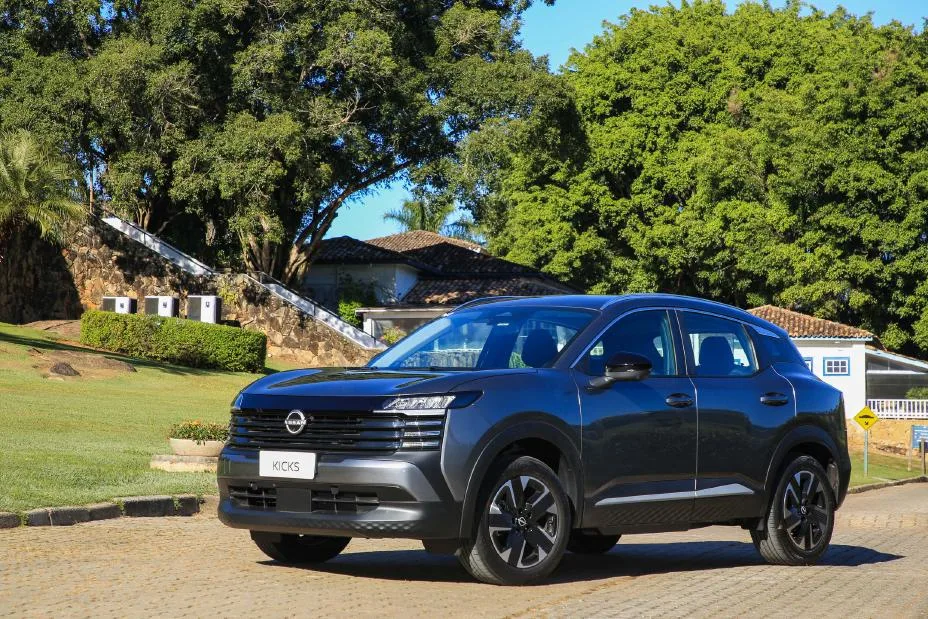 Nissan KICKS Advance 1.0 Turbo Flex Aut 2027 – Diagonal Frontal · Foto: Nissan