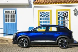 Nissan KICKS Exclusive 1.0 Turbo Flex Aut 2026 – Lateral · Foto: Nissan