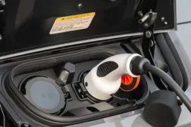 Nissan Leaf ZE 2025 – Detalhe Externo · Foto: Nissan