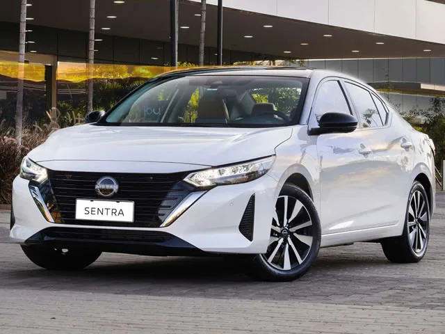 Nissan Sentra Exclusive 2.0 16V Aut 2025 – Diagonal Frontal · Foto: Nissan