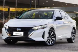 Nissan Sentra Exclusive 2.0 16V Aut 2025 – Diagonal Frontal · Foto: Nissan