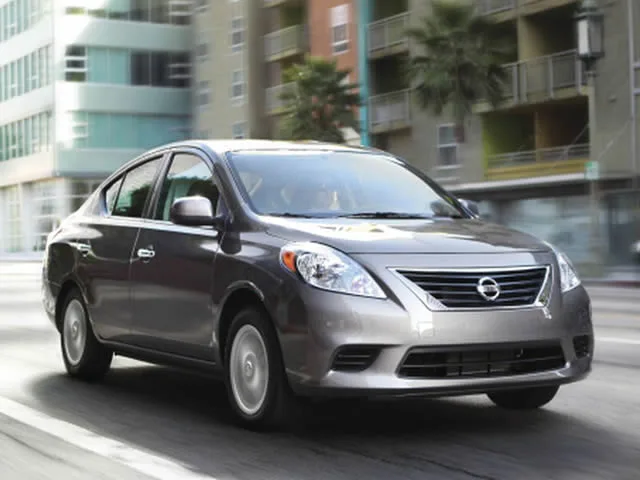 Nissan Versa SV 1.6 2012
