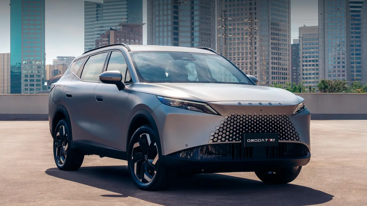 Omoda 7 Prestige 1.5 TB FWD 2027 – Diagonal Frontal · Foto: Omoda