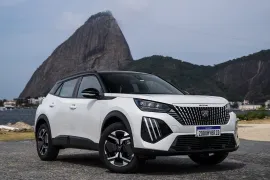 Peugeot 2008 GT 1.0 Turbo 200 5p Aut 2026 – Diagonal Frontal · Foto: Peugeot