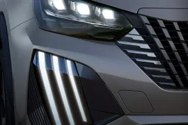 Peugeot 2008 GT 1.0 Turbo Flex 5p Aut 2025 – Farol · Foto: Peugeot