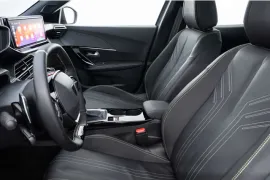 Peugeot 2008 GT 1.0 Turbo Flex 5p Aut 2025 – Interior · Foto: Peugeot