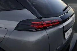 Peugeot 2008 GT 1.0 Turbo Flex 5p Aut 2025 – Lanterna · Foto: Peugeot