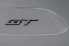 Peugeot 208 GT 1.0 Turbo 200 5p Aut 2026 – Emblema · Foto: Peugeot