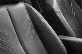 Peugeot 208 GT 1.0 Turbo Flex 5p Aut 2025 – Detalhe Interno · Foto: Peugeot