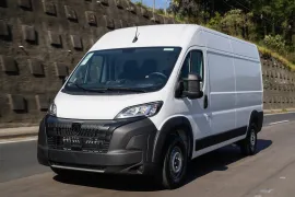 Peugeot Boxer Cargo 2.2 2026 – Diagonal Frontal · Foto: Peugeot