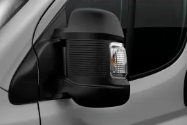 Peugeot Boxer Cargo 2.2 2026 – Retrovisor · Foto: Peugeot