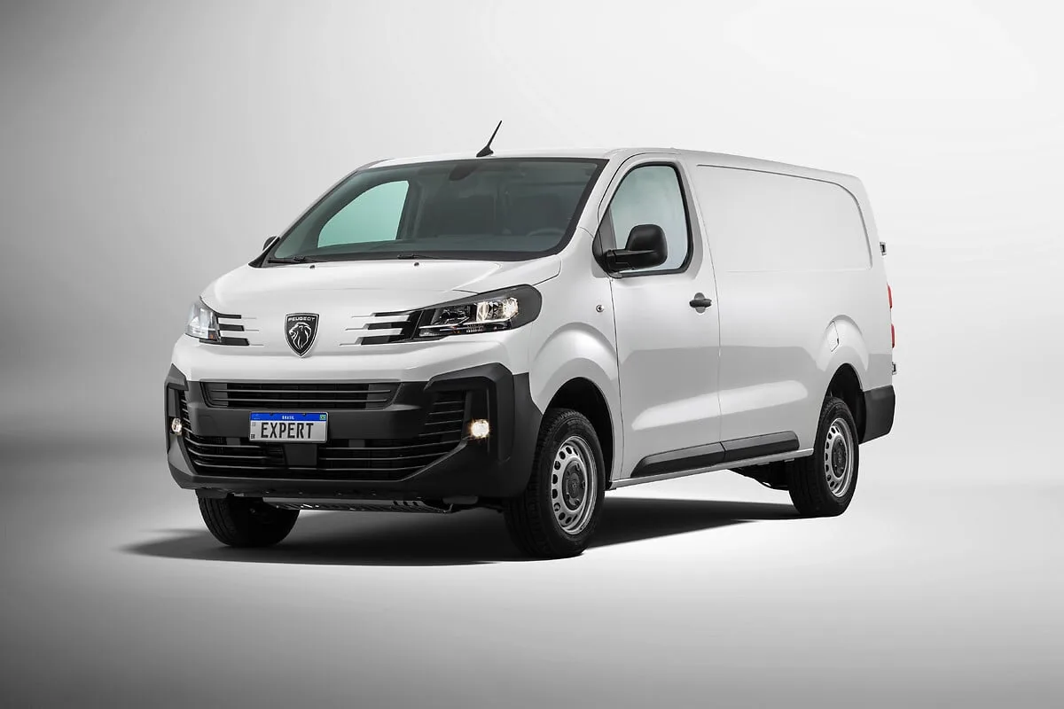 Peugeot Expert Cargo 1.5 Turbo 2025 – Diagonal Frontal · Foto: Peugeot