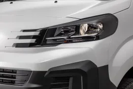 Peugeot Expert Cargo 1.5 Turbo 2025 – Farol · Foto: Peugeot