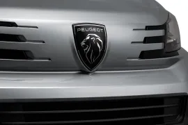 Peugeot Expert VITRÉ 2.2 Turbo Diesel 2026 – Emblema · Foto: Peugeot