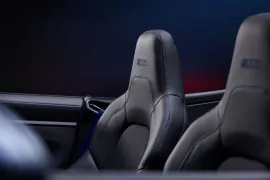 Porsche 911 Carrera T Cabriolet 3.0 2026 – Bancos da Frente · Foto: Porsche