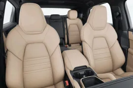 Porsche Cayenne Coupe S 4.0 V8 2026 – Bancos da Frente · Foto: Porsche