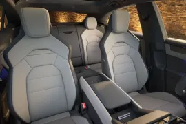 Porsche Cayenne Turbo Coupe 2026 – Bancos da Frente · Foto: Porsche