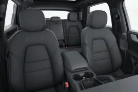 Porsche Cayenne E-Hybrid 3.0 V6 2026 – Bancos da Frente · Foto: Porsche